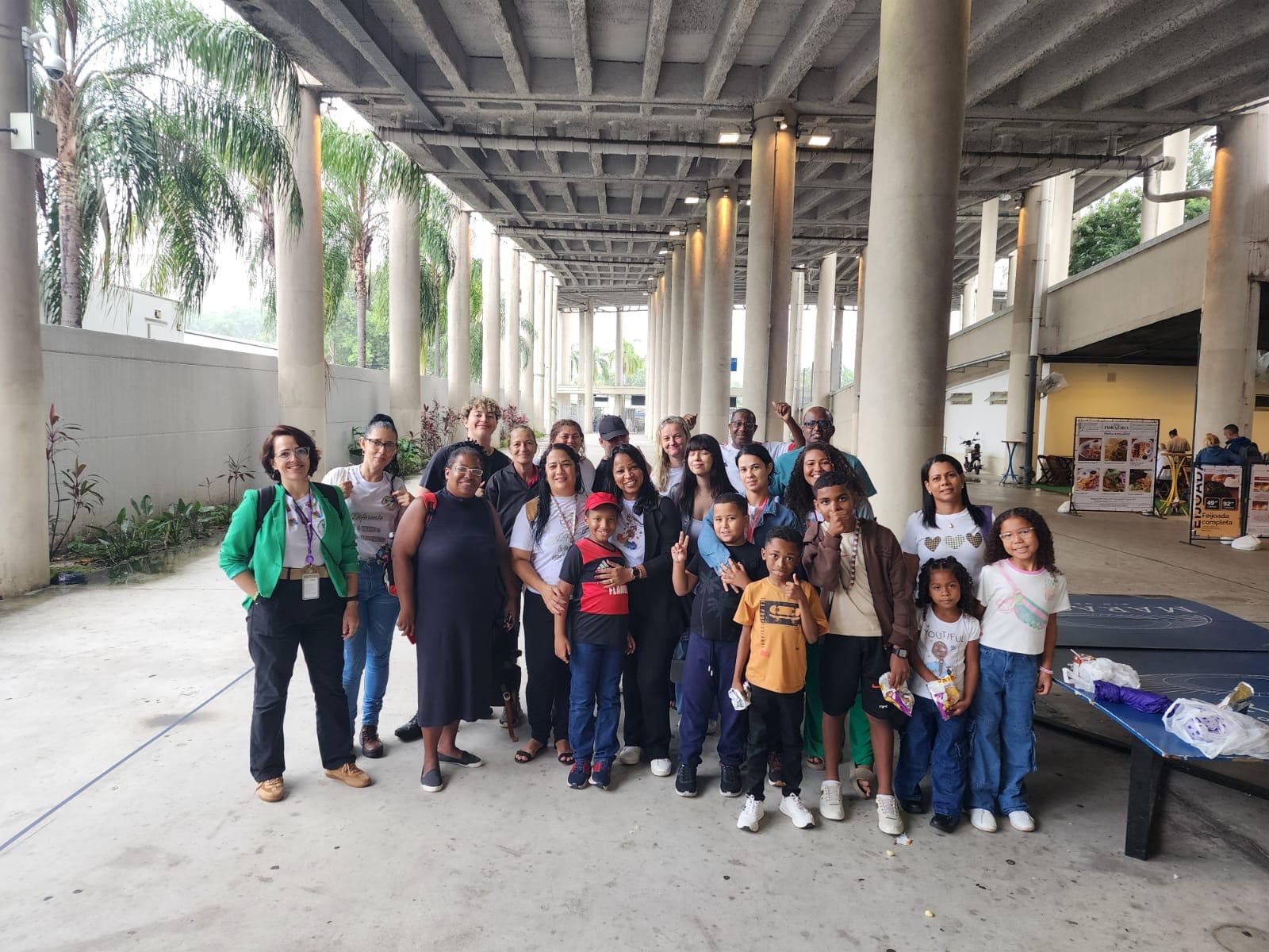 Grupo de participantes do CAFAA reunido durante uma atividade externa